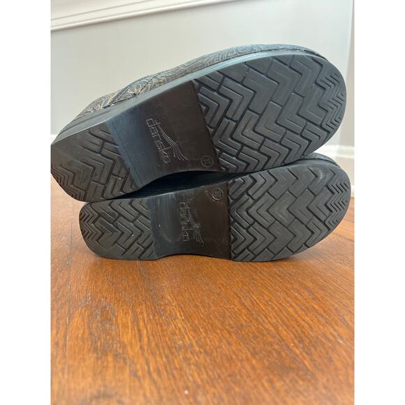 Dansko Professional Clogs Black/Copper Antique Tooled Leather Size 38 (US 7.5-8) - Picture 4 of 8